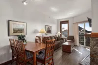 Cozy Condo located in the heart of Snowshoe and directly off the main ski area! - 4-Star