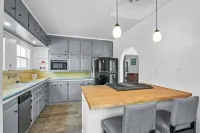 1920's Spanish Revival Home - 무료 와이파이