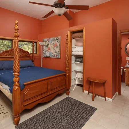 Mountain Cabin with long range views, privacy, and more.