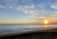 Oceanfront Penthouse for 2 Private Balcony Direct Beach Access - Homestays
