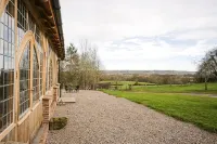 Ebony Cottage is an Escape from the Outside World. - Pools