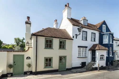 Quaint 18th Century Fishermans Cottage in Lymington - 4-Star