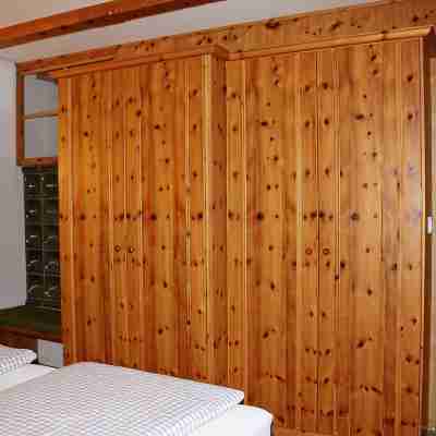 5-star apartment "Kreuzeck" in Grainau & garden/lawn. Rooms