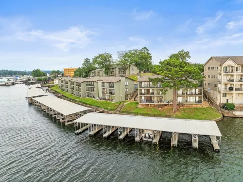 Cozy Lakefront Condo, 2BR/2BA Retreat - 4-Star