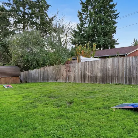 The NorthWest Vibes 6bd/3ba w/GameRoom Covered String Light Deck w/ BBQ&Firepit