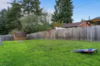 The NorthWest Vibes 6bd/3ba  w/GameRoom Covered String Light Deck w/ BBQ&Firepit - 4성급