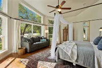 Paradise by the lake - Lonestar Lakehouse