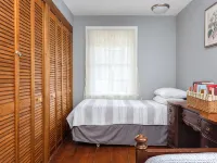 Spacious 4-bedroom vacation home steps to Keuka Lake Hotels in Jerusalem
