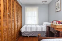Spacious 4-bedroom vacation home steps to Keuka Lake