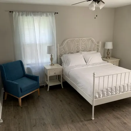 Cozy Downtown Retreat Near LakePoint Sports Center