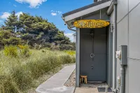 NEW! 1 minute to beach-Ocean Views-Hot Tub-Waffles for Breakfast - 4-Star