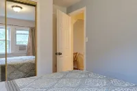 Clean & Cozy 1BR Apt#4 w/Full Kitchen & Private Bath - 2-Star