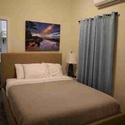 Forget your worries in this serene space. Pool view, top floor. Privacy gate. Rooms