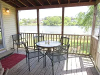 Waterfront Cottage within walking distance to the Beach. A dog-friendly property - Wifi