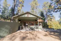Cozy Pines Hideaway- BBQ, Fire-Pit, Zip-Line, and Fireplace
