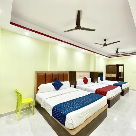Hotel LV Palace - near Ghats & Temples Отели рядом с достопримечательностью «Храм Бхарат Мата»
