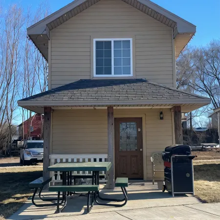 The Covered Porch Hideaway - Lakeside Tiny House Rental - Sleeps 4