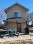 The Covered Porch Hideaway - Lakeside Tiny House Rental - Sleeps 4 - 2 estrellas