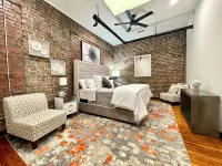 Charming 2-bedroom 2-bath condo with AC and WiFi in pleasant Downtown Hammond!