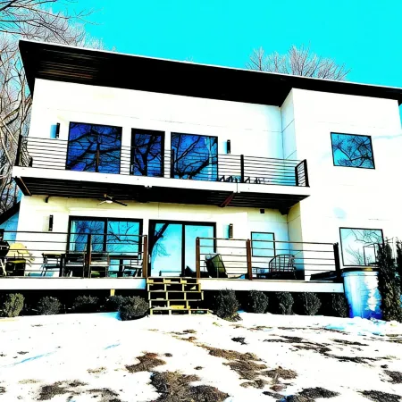 Arch View Luxury Home:Private Pool,Hot-Tub,Sauna.Free Wine&Brkfst.5 Min from Stl