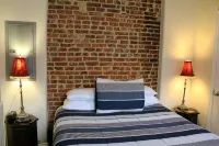 Hidden Fells Point Gem / Private Courtyard Patio