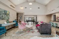 Paradise in Plano-4 bedroom home with pool, spa and jacuzzi suite. - อ่างจากุชชี่