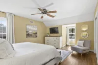 The Saban of Sherwood with a Pool located 0.9 miles from Bryant Denny Stadium - Homestays