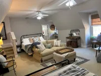 南方生活！度假屋，新近翻修！私密，帶山景-可住16人 - 3星級