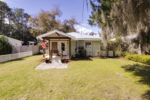 Cottages on Norris Unit A DOWNTOWN PET FRIENDLY - Homestays