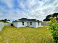 Luxurious, Charming & Modern 4-bedroom 2-bathroom in brilliant Palm Bay - 4-Star