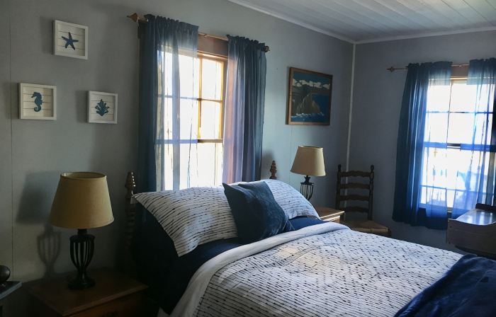 2 bedroom  1 bath, large deck and dock, on the water in peaceful cove,   Year