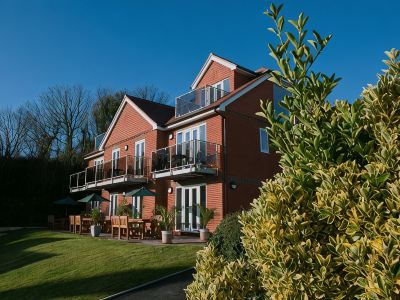 Location-Location-Location! - Spacious 2 Bed Apt with Sea & Country Views
