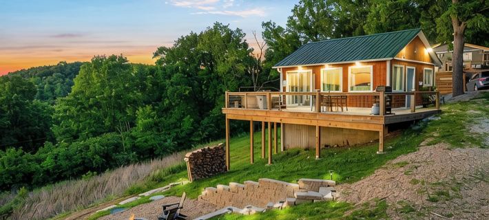Lake Views! Private Hot Tub and Fire Pit! Lux Couple's Retreat Hotels in Boone County