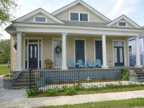 NEAR FRENCH QUARTER, 4 or 8  King beds, Sleeps 8 - 16 - safest area - 4-Star