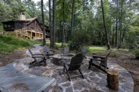 BEAR'S DEN  - Spacious mountain home on river game room & fire pit in Burlingame - 자쿠지