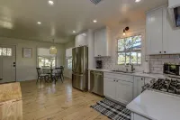 Charming downtown bungalow on Park Avenue - 4-Star
