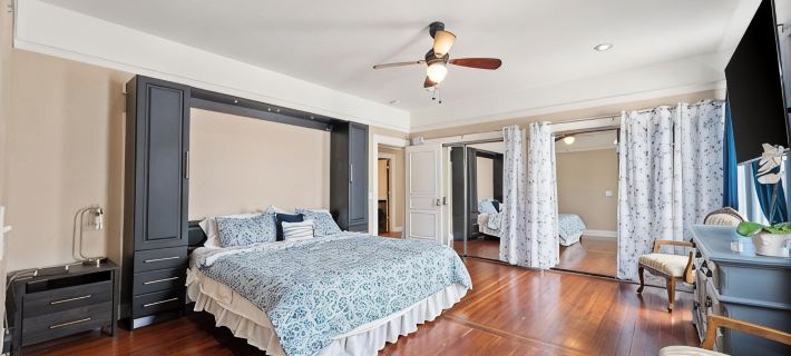 Downtown loft in the heart of Lodi. Great for large groups! Hotels in Lodi