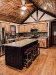 The Rustic Gem!! 3 Bedroom/2 Bath House - 4-Star