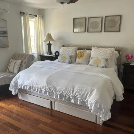 Relax villa ,hot tub and New Heated  pool ,7 minutos from the beach