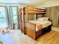 Cedar-sided cabin, RV parking, Kids & Pet friendly - Hytter