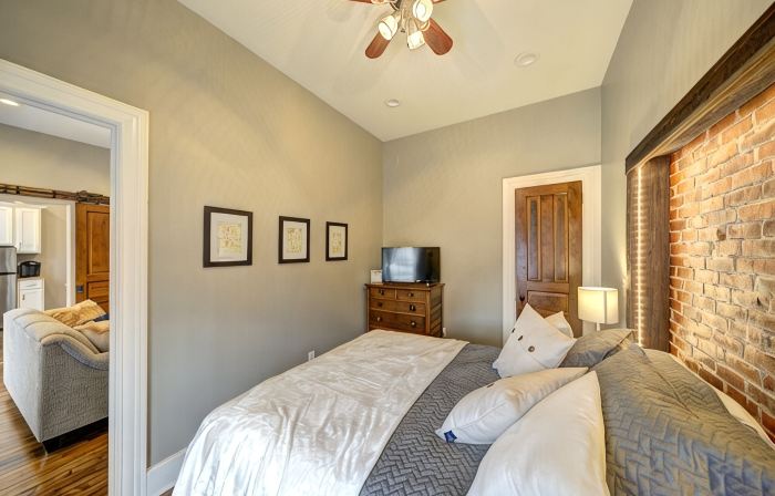Historic Downtown Hawley Loft
