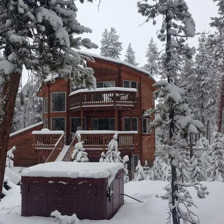 Private Mountain Home. Hot Tub. Dog-Friendly. 10 Min to Winter Park Resort
