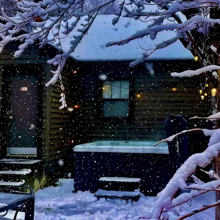 Downtown cottage with hot tub and fenced yard