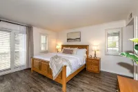 Peaceful Spa Villa Getaway - Hot Tub - 3 minutes to Mohegan Sun Casino - Wifi