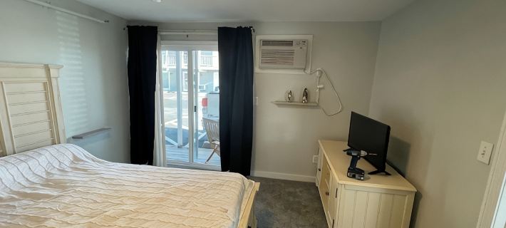 Ocean views from every window.  5min walk to the quiet end of the beach! ハンプトン・ビーチのホテル