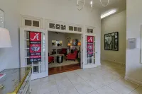 Walking Distance to UA Campus and Stadium at Houndstooth - Homestays