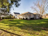 New! Charming Home in the Heart of Bemus Point, Lake Chautauqua, NY - 홈스테이