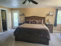 Quiet 4 bedroom Home with Hot Tub nestled in the woods - Gym