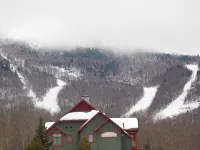 SUNRISE 3BR  - 2 Story Remodeled Condo -  SKI ON & OFF. Pool + Trailside - شرفة