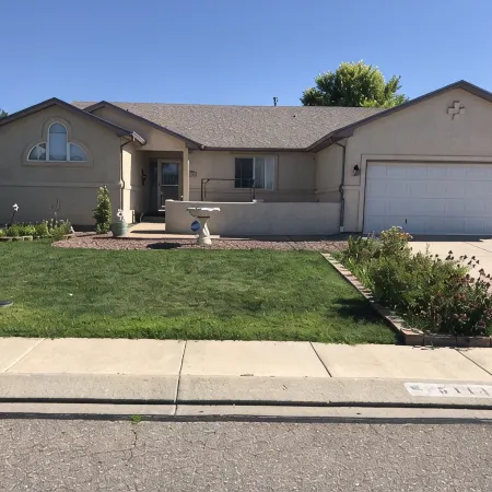 Beautiful Spacious 3 bedroom, 3 bath full furnished Home